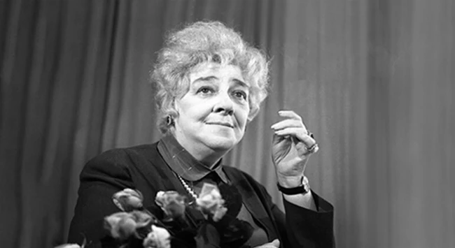 Раневская. Сквозь смех и слёзы Раневская. Сквозь смех и слёзы